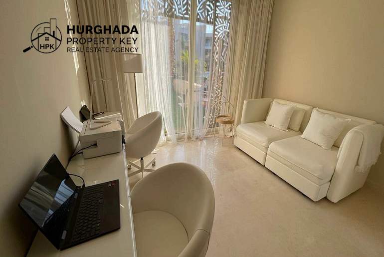 Роскошная меблированная квартира с 2 спальнями в Mangroovy, Эль-Гуна – вид на бассейн и частный сад